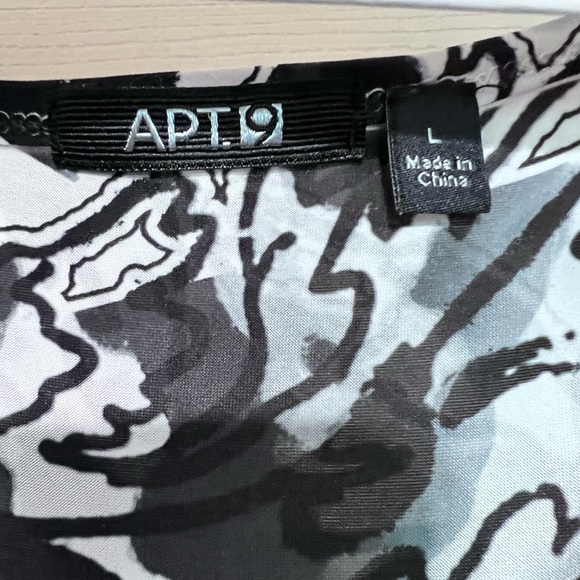 APT. 9 black and white top - Picture 3 of 4